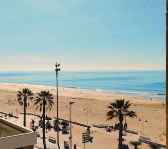 Апартаменты Encantador Apartamento Frente A La Playa Victoria Кадис Экстерьер фото
